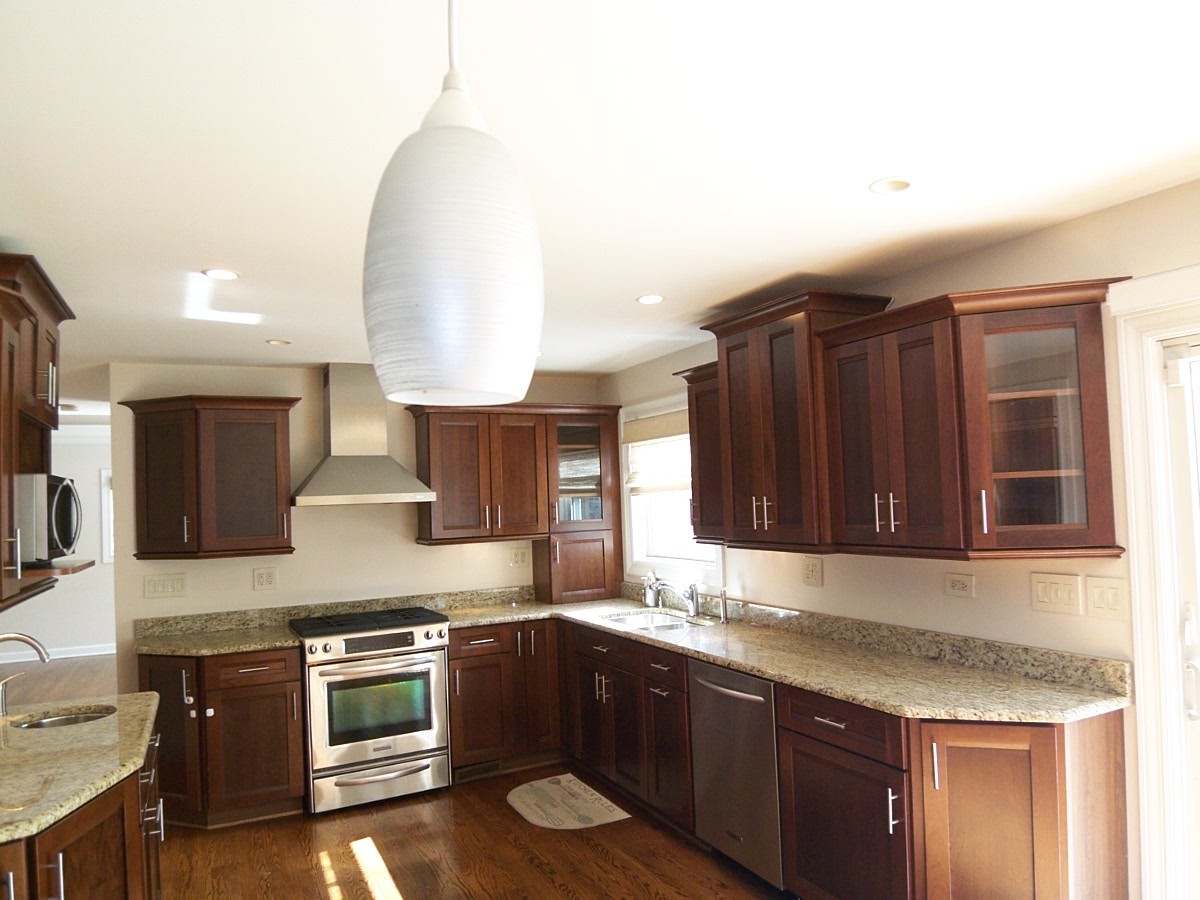 623 Willow Lane, Elk Grove Village, IL 60007