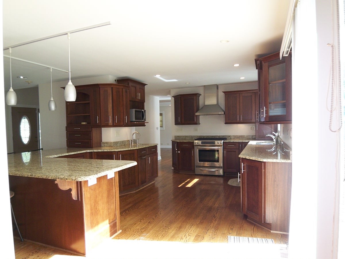 623 Willow Lane, Elk Grove Village, IL 60007