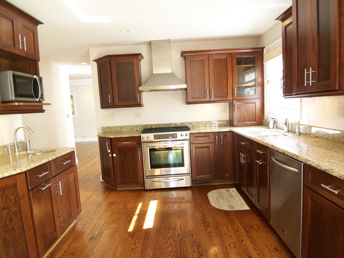 623 Willow Lane, Elk Grove Village, IL 60007