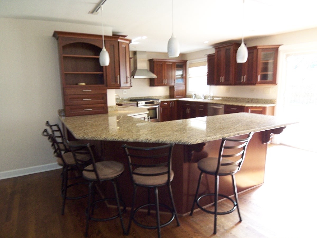 623 Willow Lane, Elk Grove Village, IL 60007