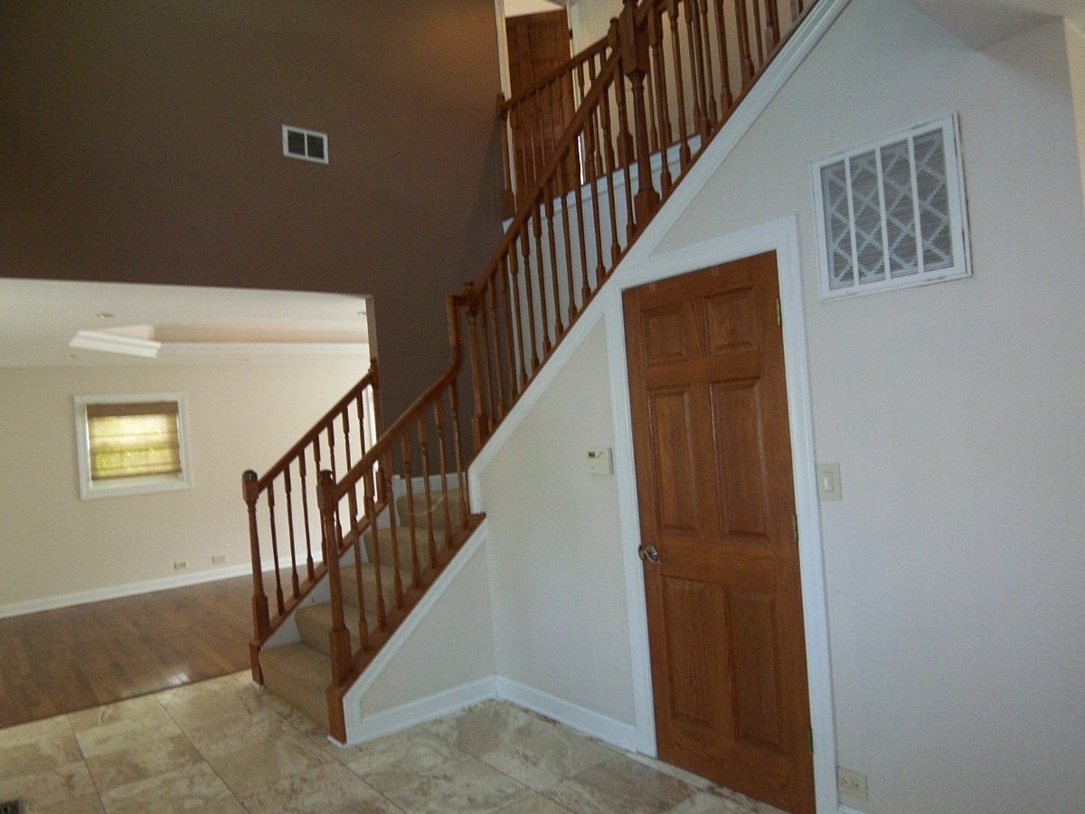 623 Willow Lane, Elk Grove Village, IL 60007
