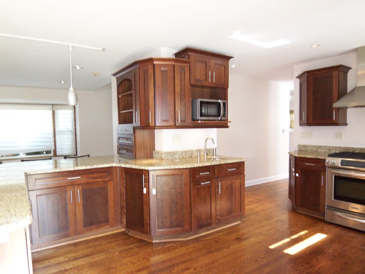 623 Willow Lane, Elk Grove Village, IL 60007