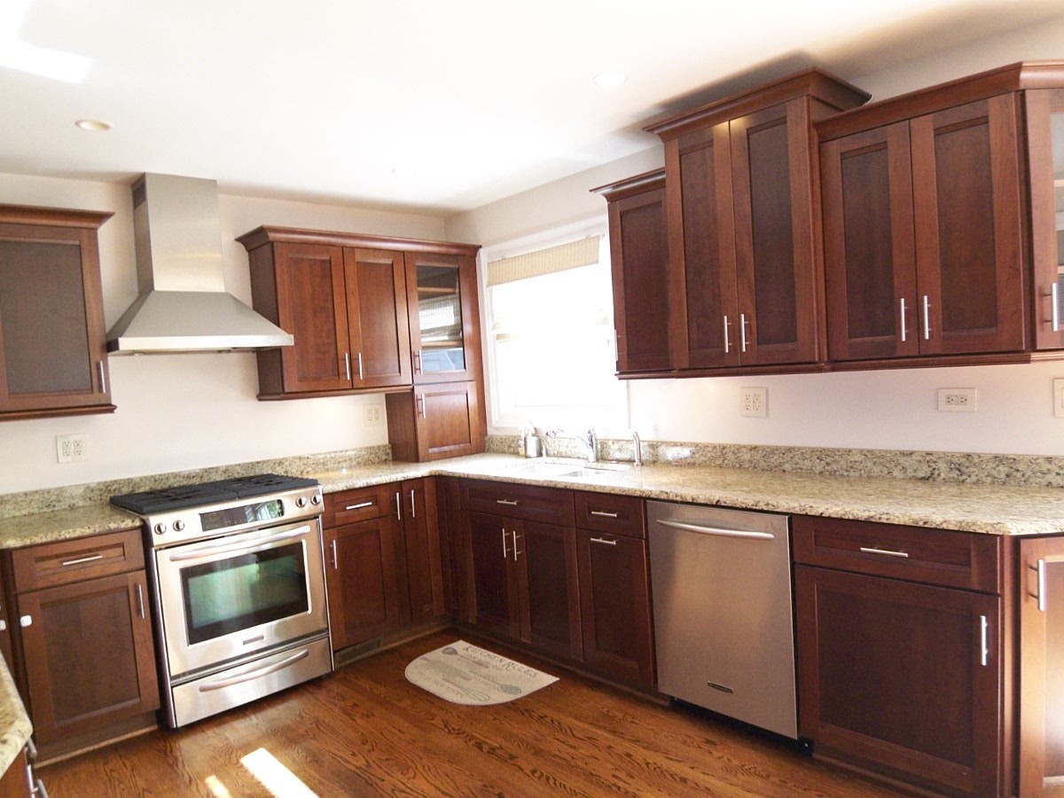 623 Willow Lane, Elk Grove Village, IL 60007