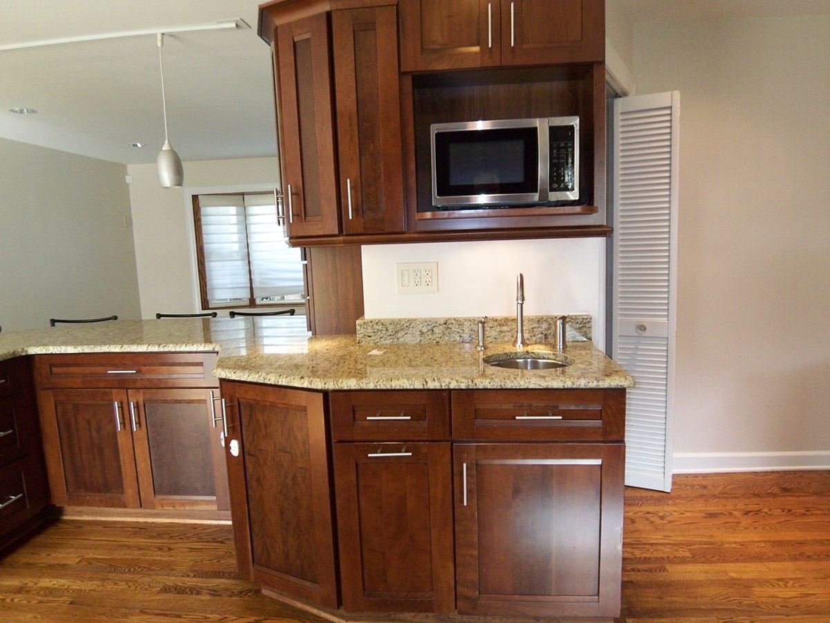 623 Willow Lane, Elk Grove Village, IL 60007