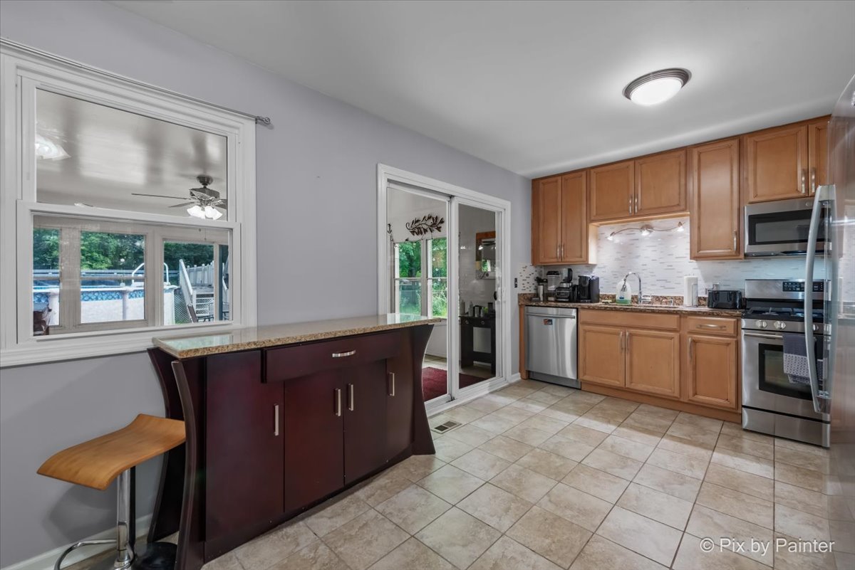 2320 Bayside Drive, Hanover Park, IL 60133