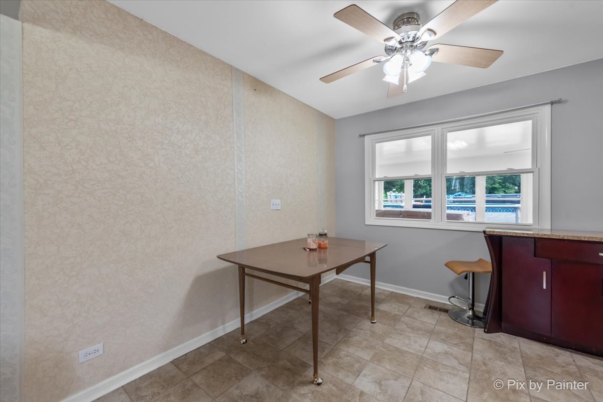 2320 Bayside Drive, Hanover Park, IL 60133