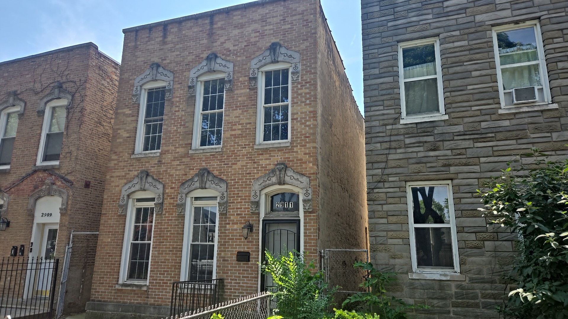 2911 W Walnut Street, Chicago, IL 60612
