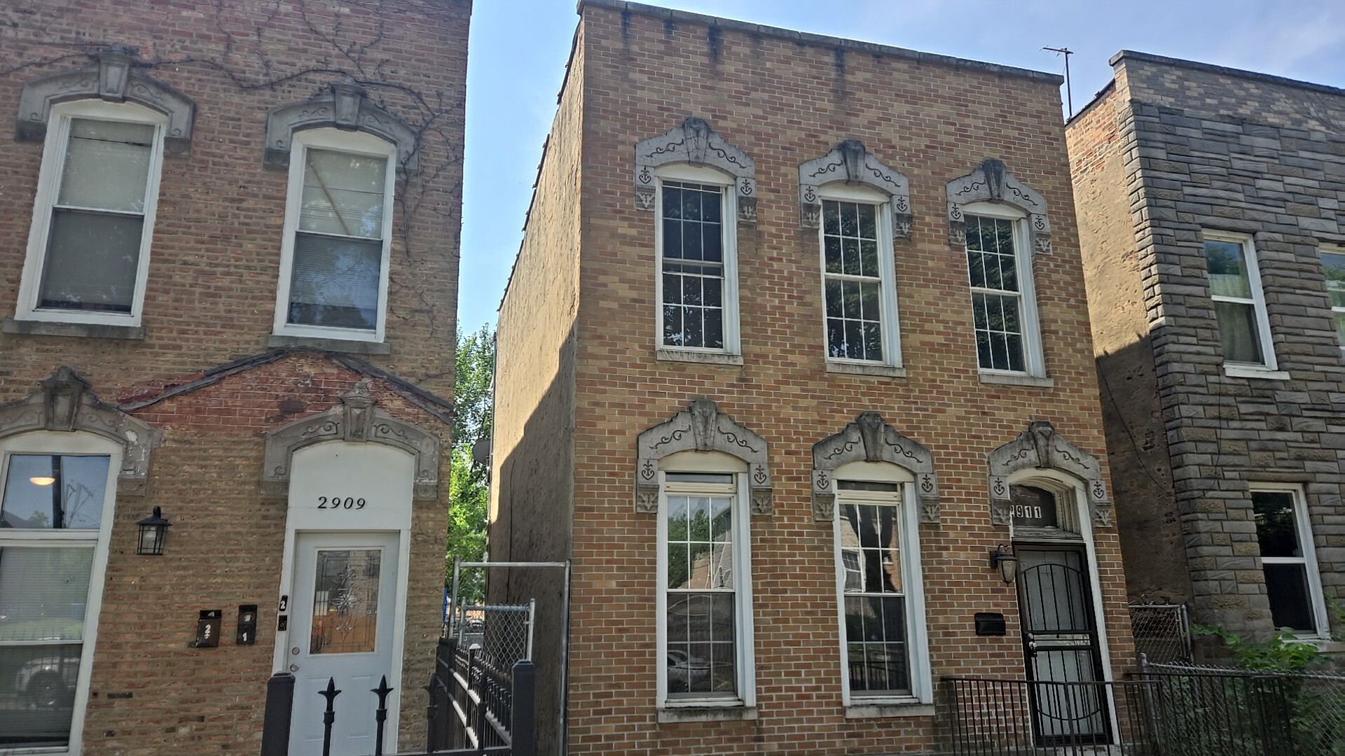 2911 W Walnut Street, Chicago, IL 60612