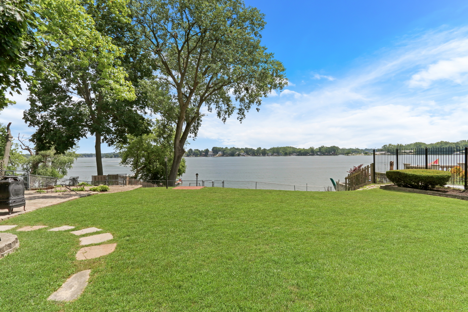 42567 N Woodbine Avenue, Antioch, IL 60002