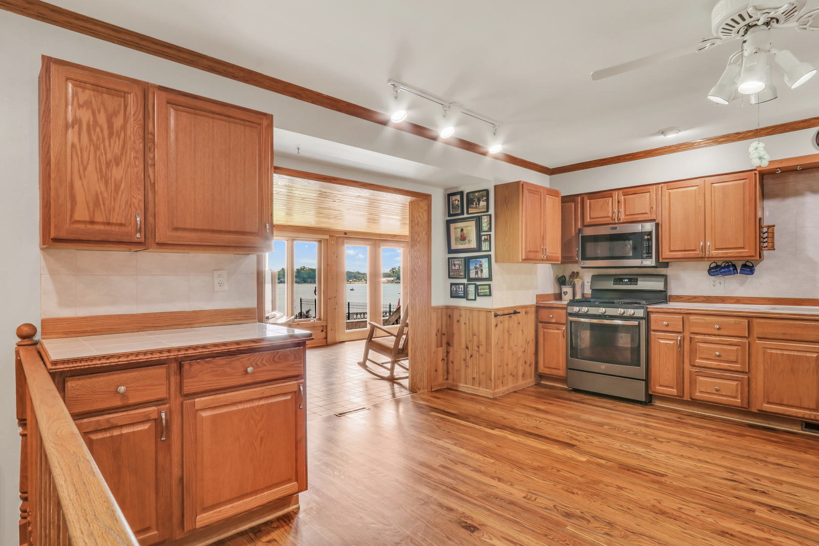 42567 N Woodbine Avenue, Antioch, IL 60002