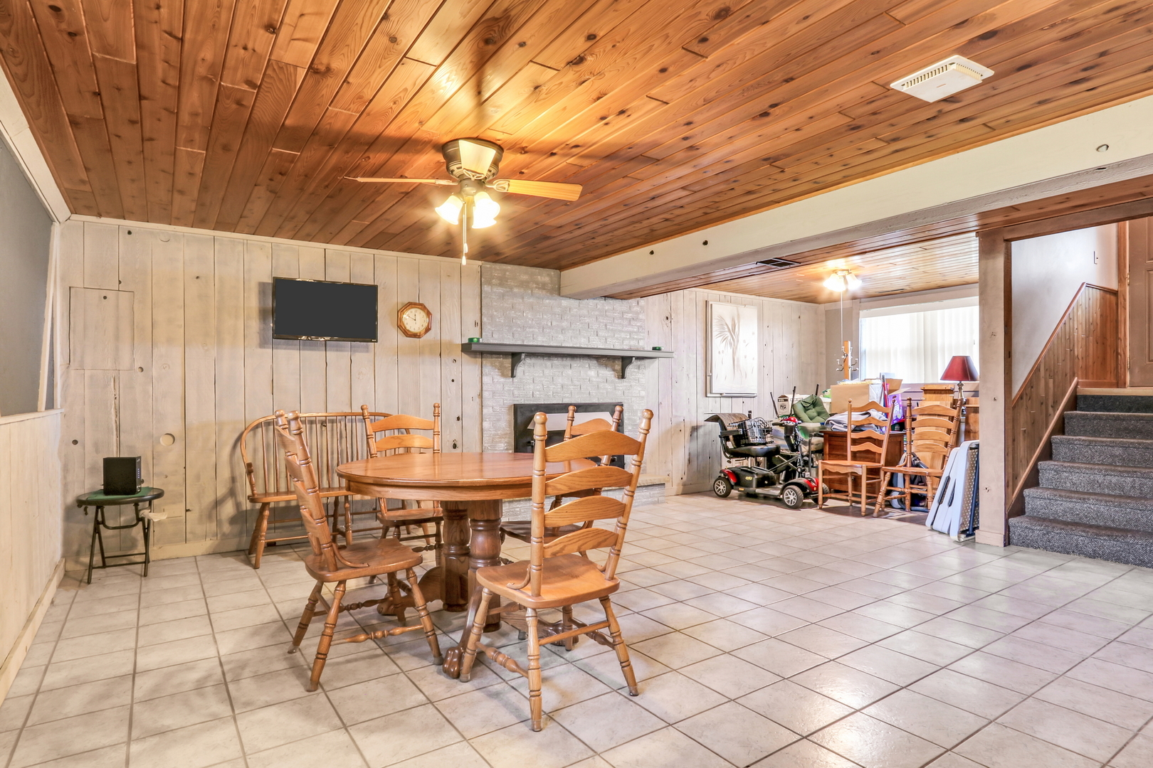 42567 N Woodbine Avenue, Antioch, IL 60002