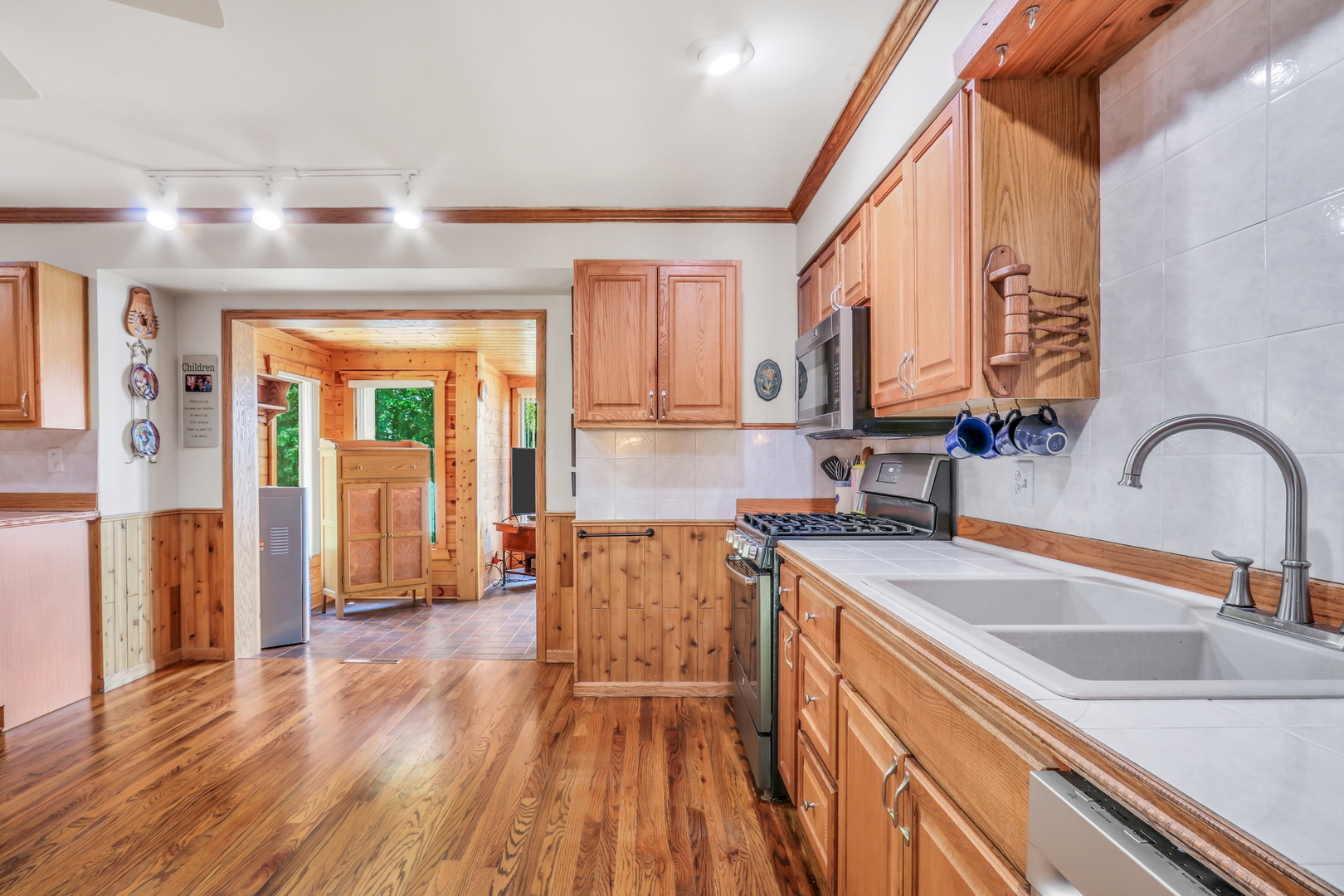 42567 N Woodbine Avenue, Antioch, IL 60002