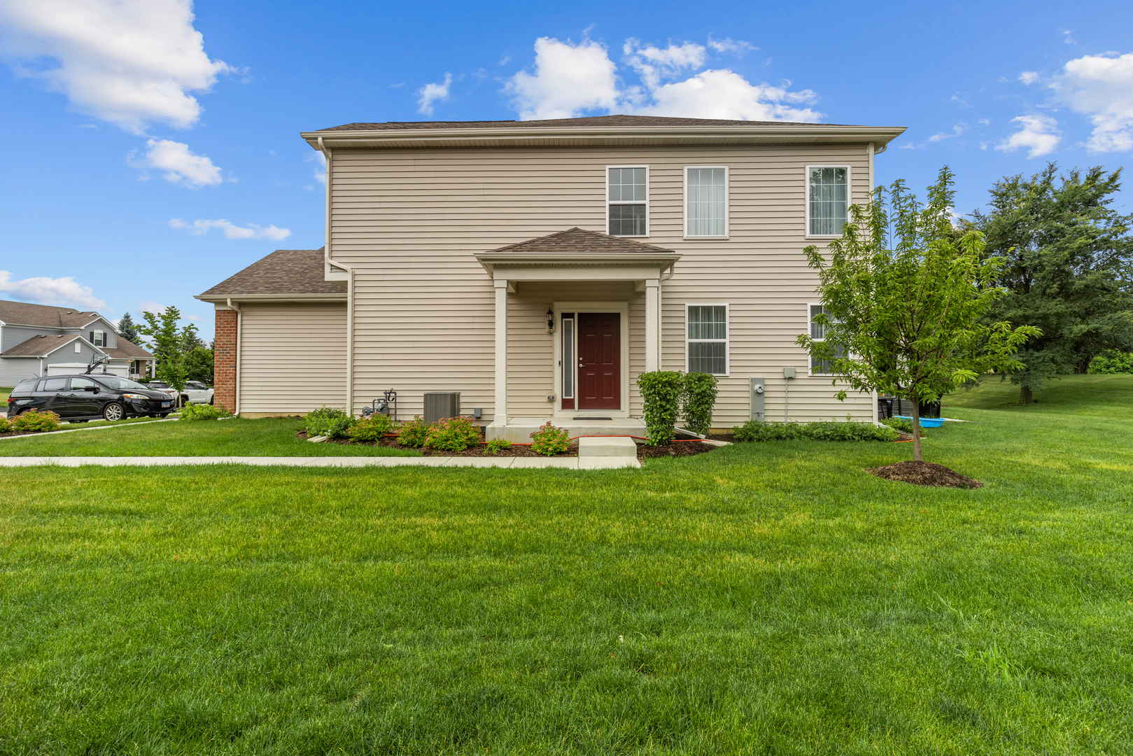 160 Valencia Parkway, Gilberts, IL 60136