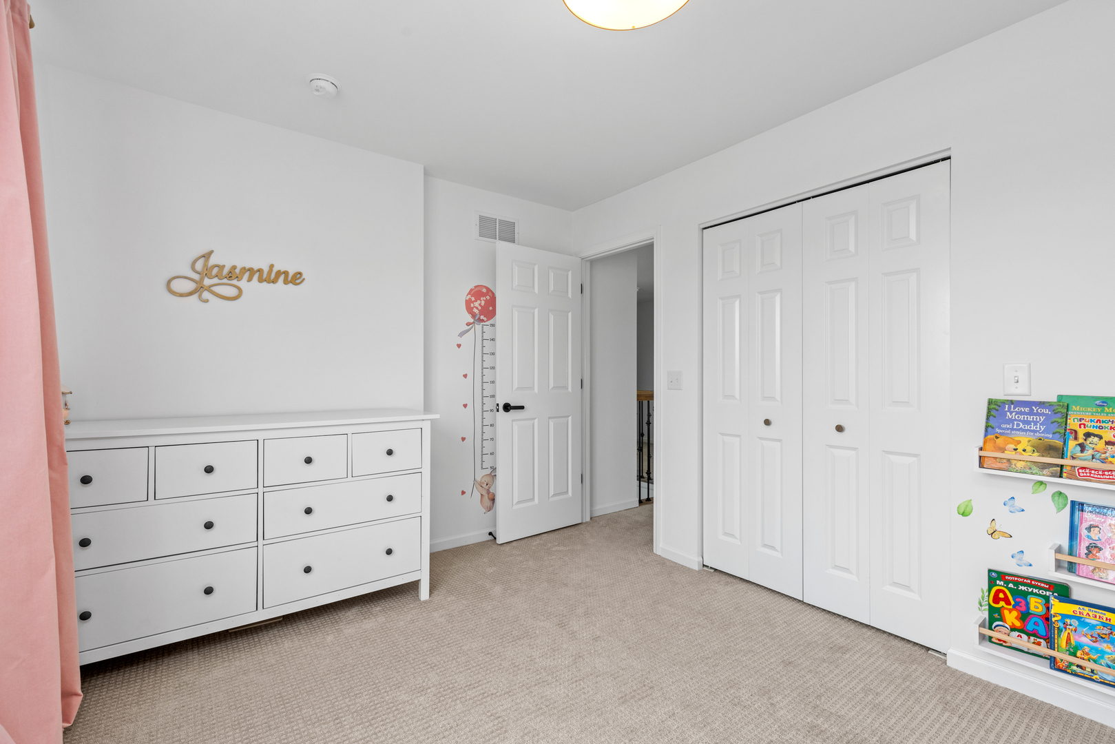 160 Valencia Parkway, Gilberts, IL 60136