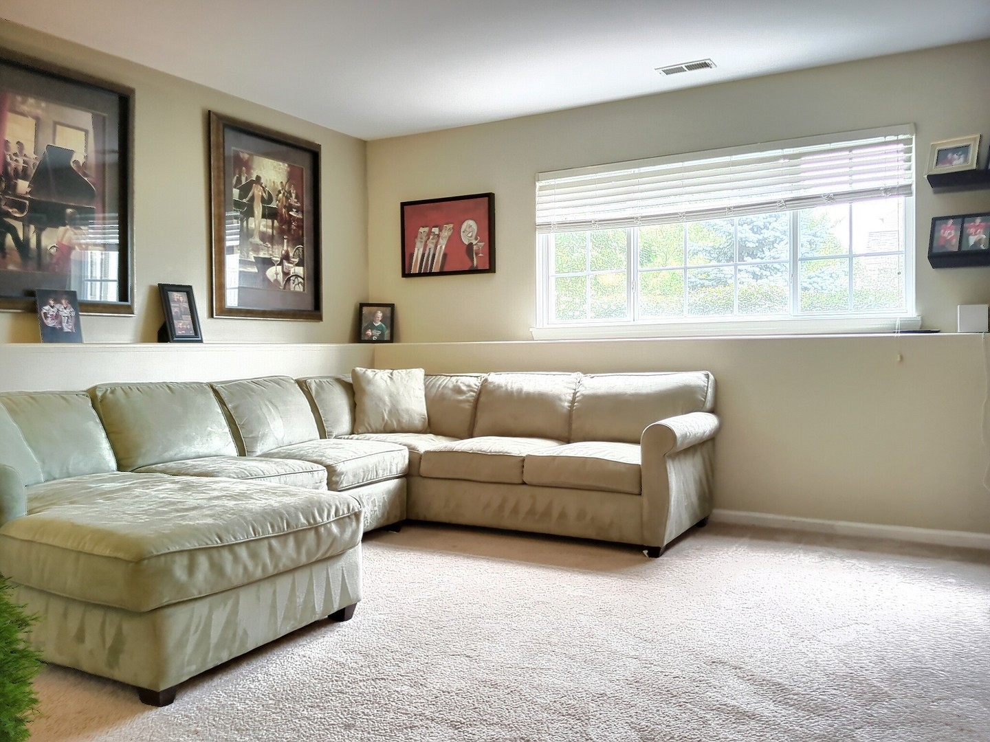557 Cary Woods Circle, Cary, IL 60013