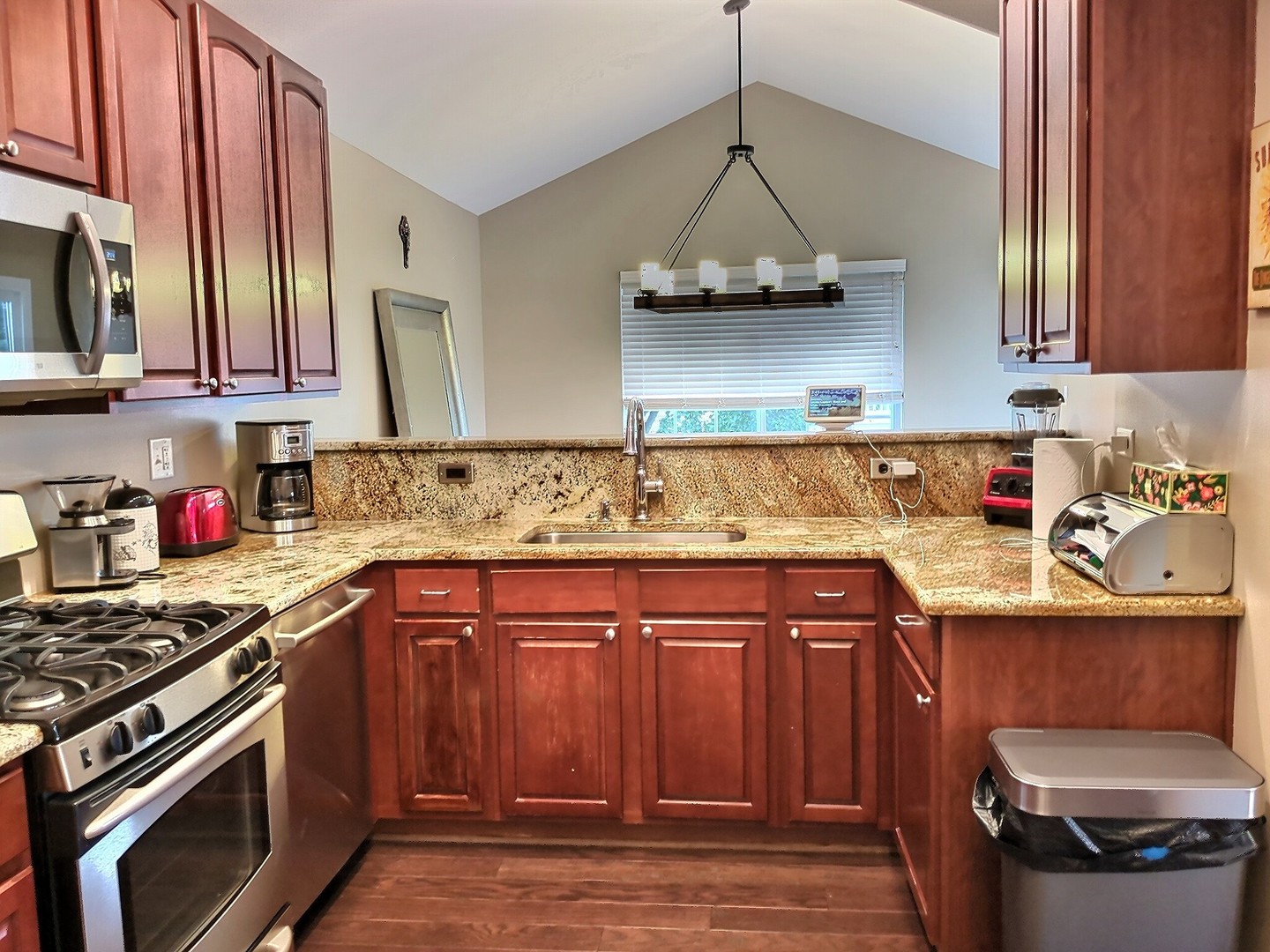 557 Cary Woods Circle, Cary, IL 60013