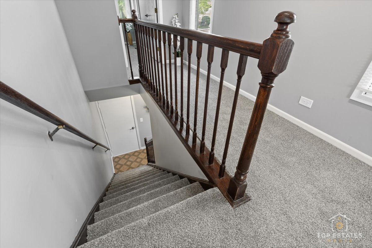301 University Lane #A, Elk Grove Village, IL 60007
