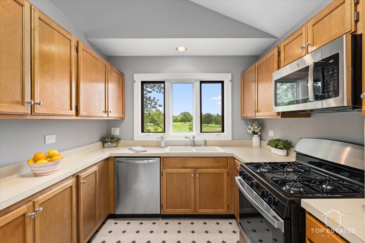 301 University Lane #A, Elk Grove Village, IL 60007