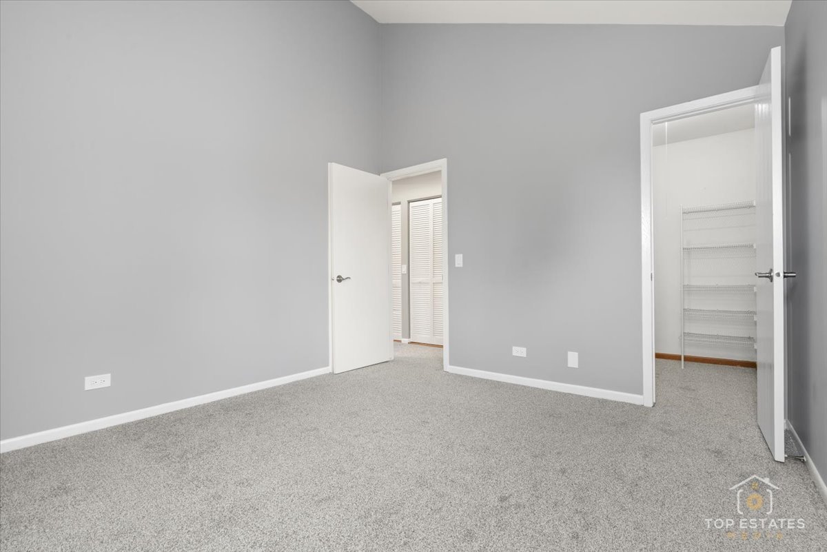 301 University Lane #A, Elk Grove Village, IL 60007