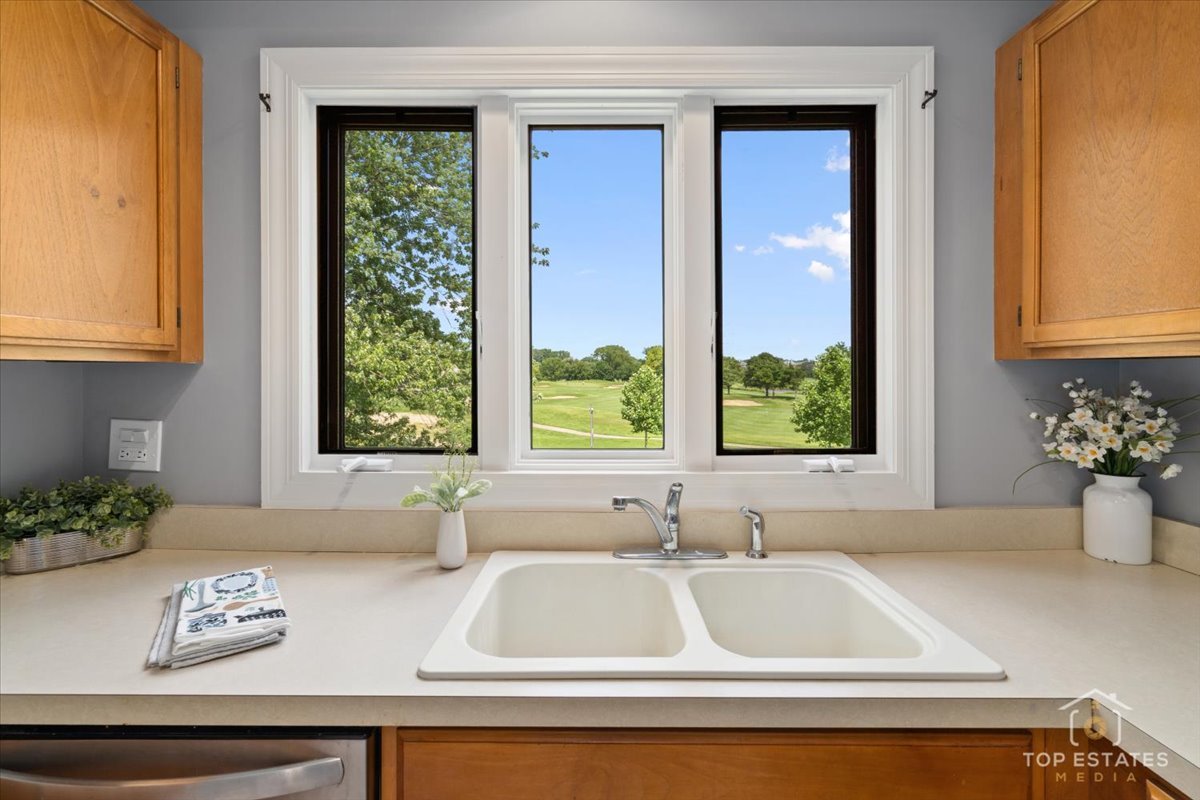 301 University Lane #A, Elk Grove Village, IL 60007