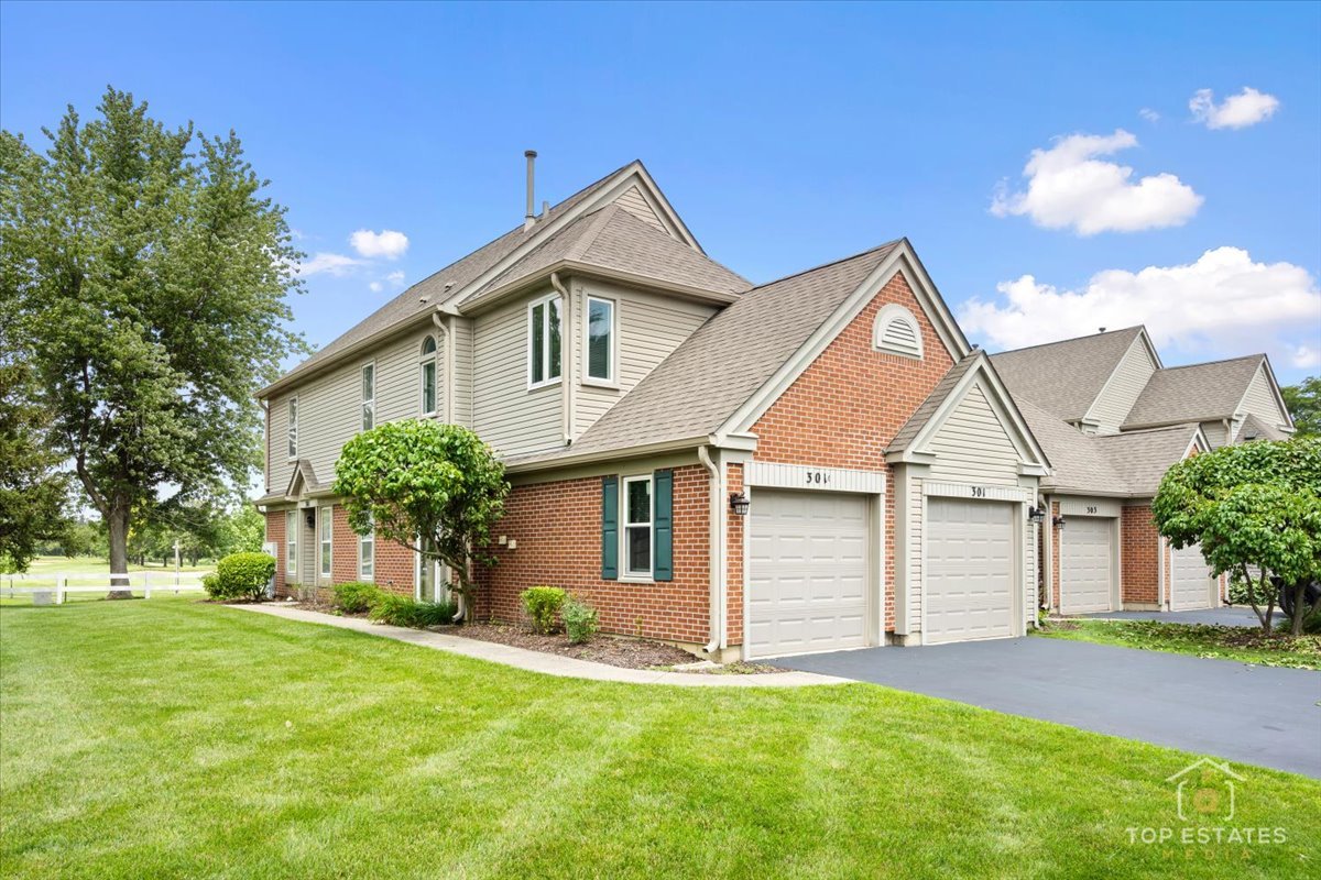 301 University Lane #A, Elk Grove Village, IL 60007