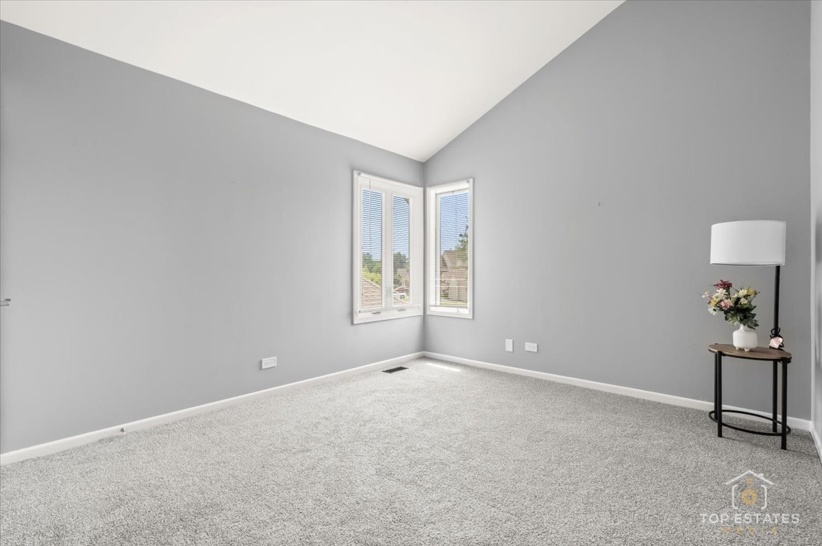 301 University Lane #A, Elk Grove Village, IL 60007