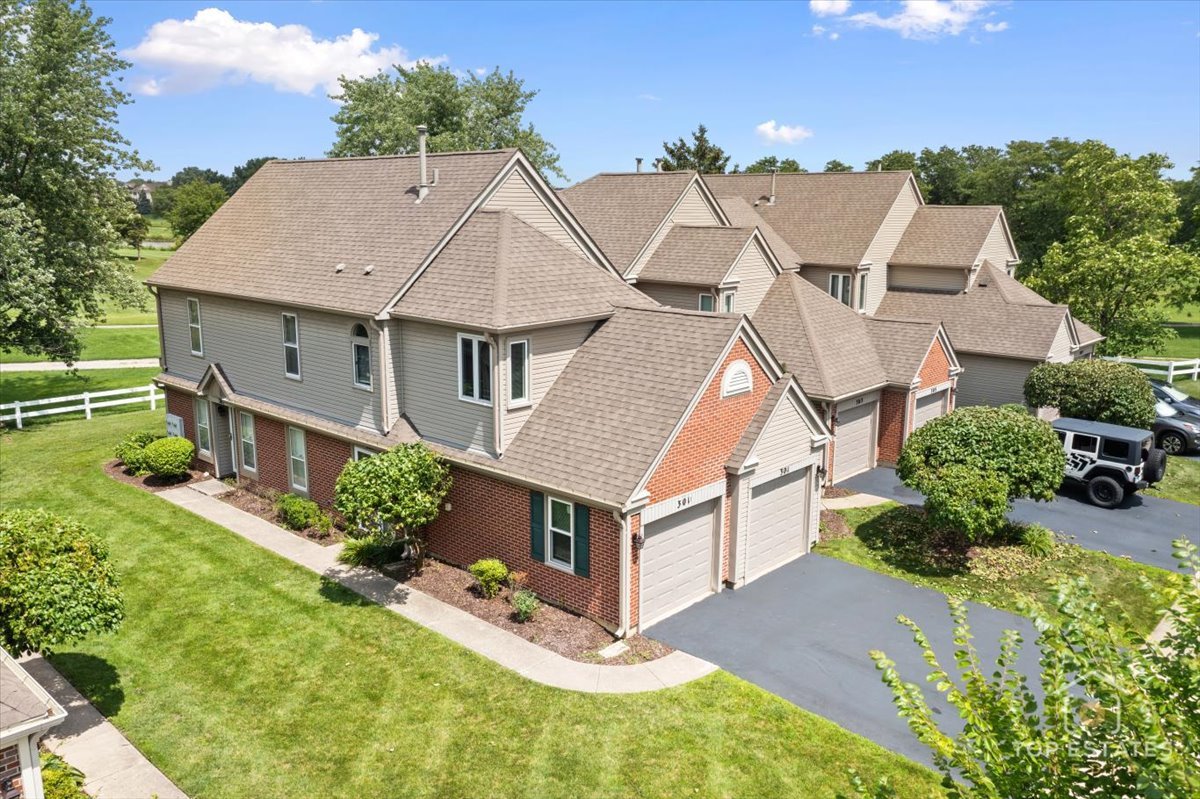 301 University Lane #A, Elk Grove Village, IL 60007