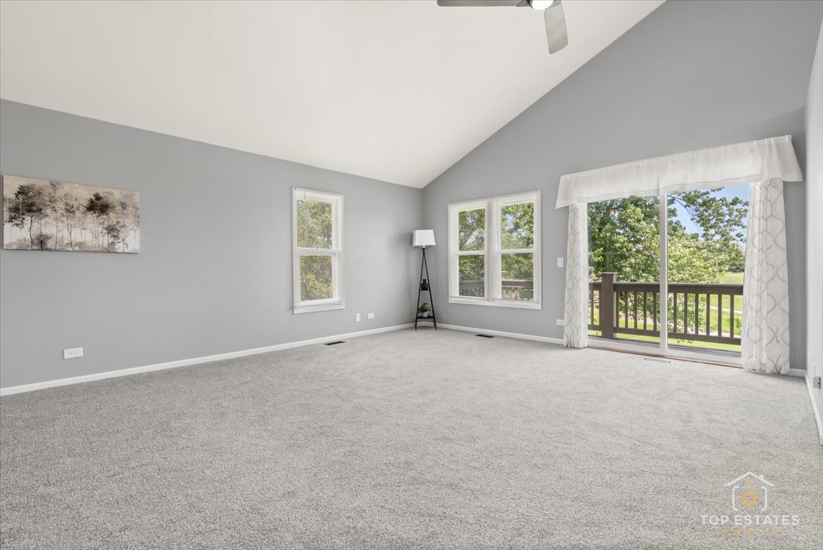 301 University Lane #A, Elk Grove Village, IL 60007