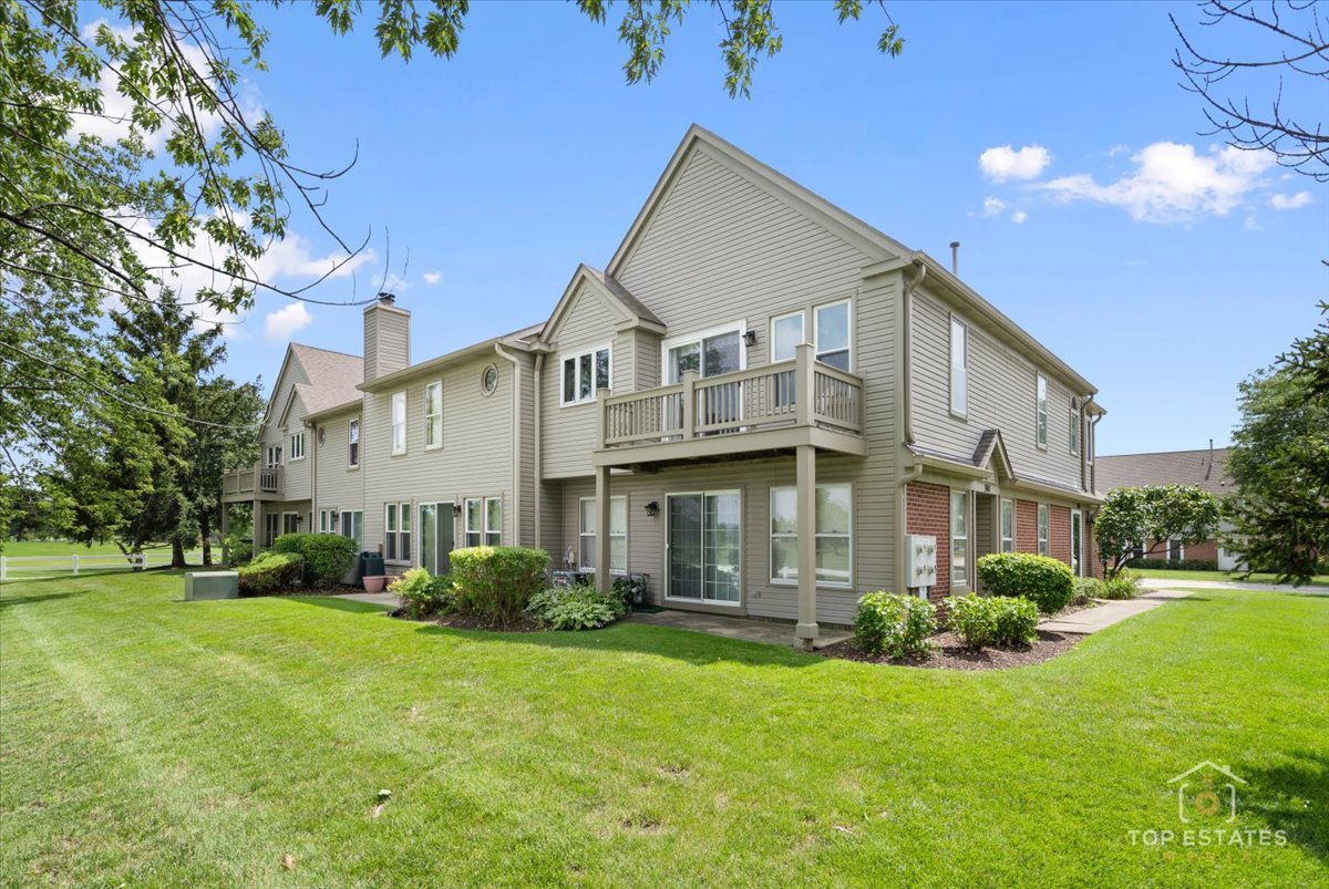 301 University Lane #A, Elk Grove Village, IL 60007