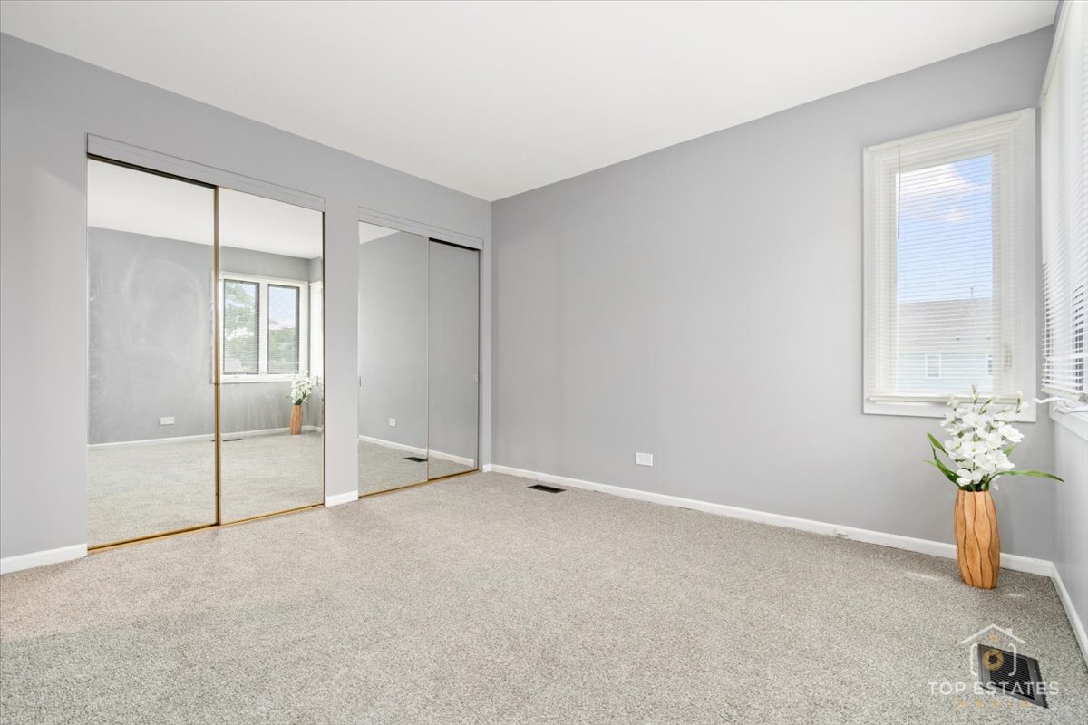 301 University Lane #A, Elk Grove Village, IL 60007