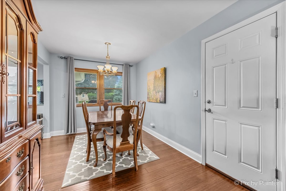 740 Country Lane, Roselle, IL 60172