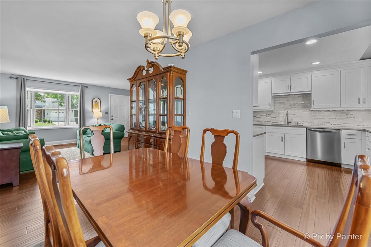 740 Country Lane, Roselle, IL 60172