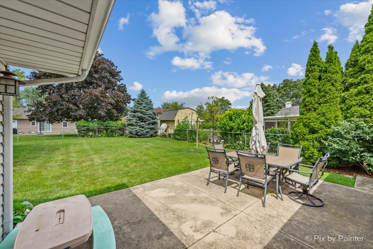 740 Country Lane, Roselle, IL 60172