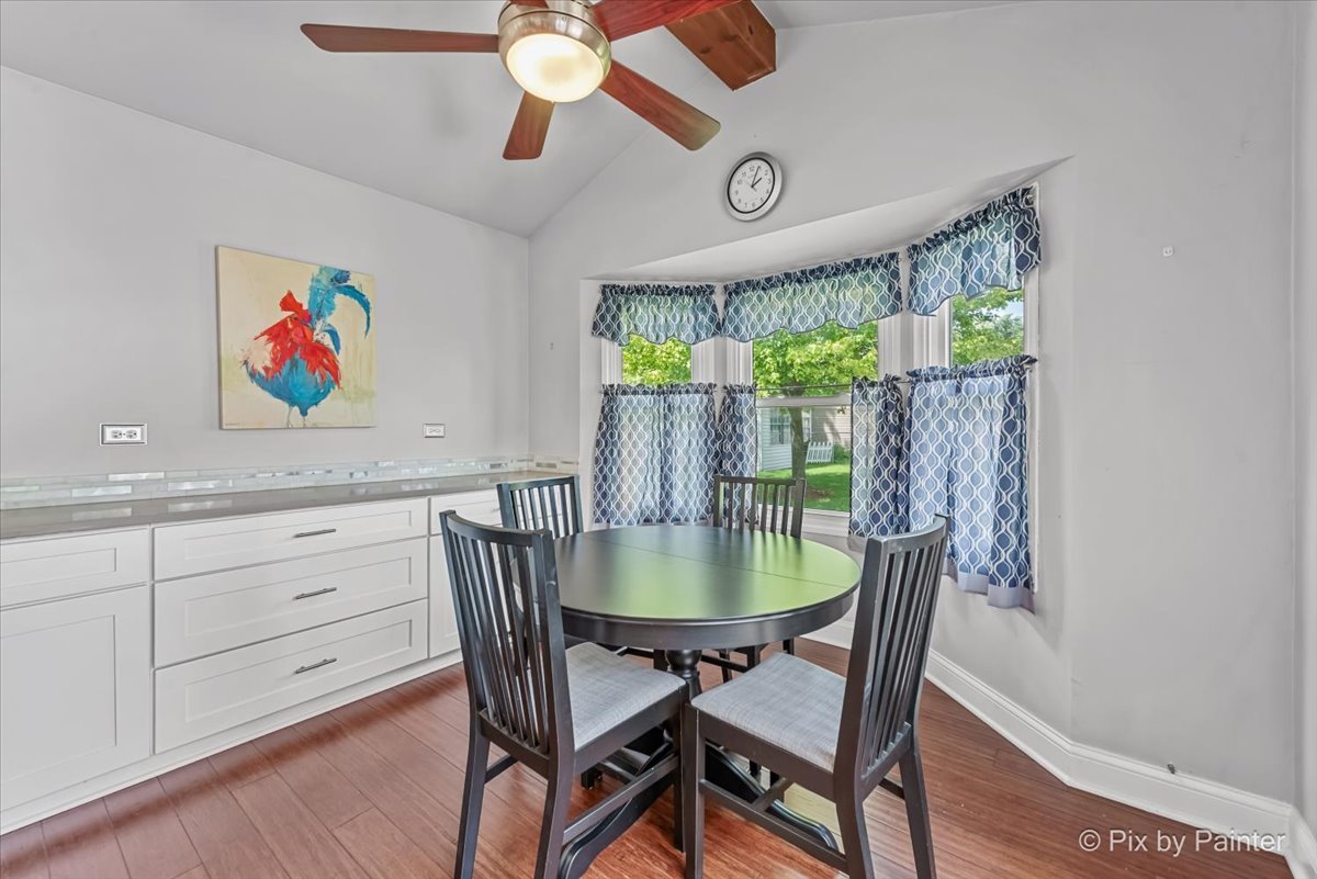 740 Country Lane, Roselle, IL 60172