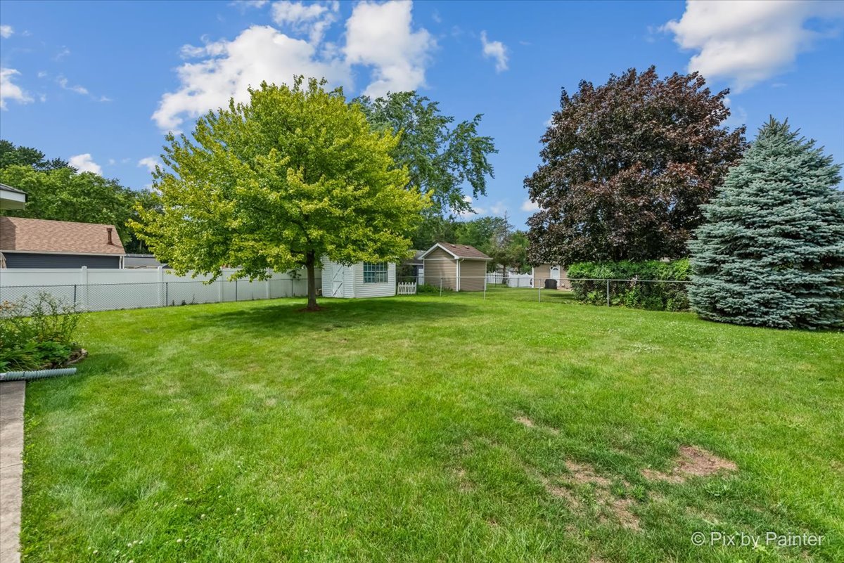 740 Country Lane, Roselle, IL 60172