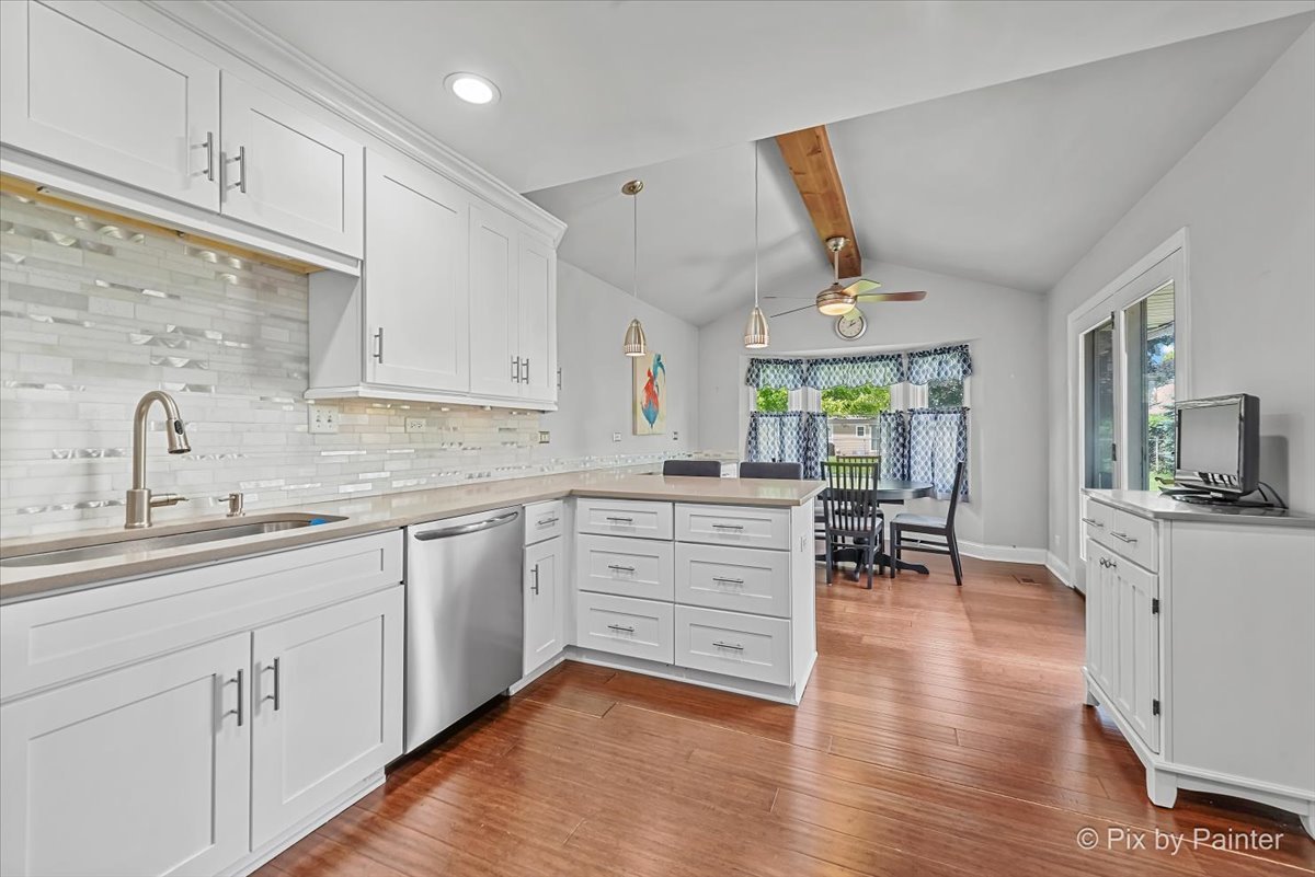 740 Country Lane, Roselle, IL 60172
