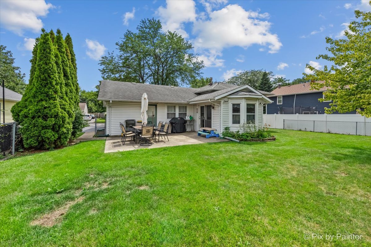 740 Country Lane, Roselle, IL 60172