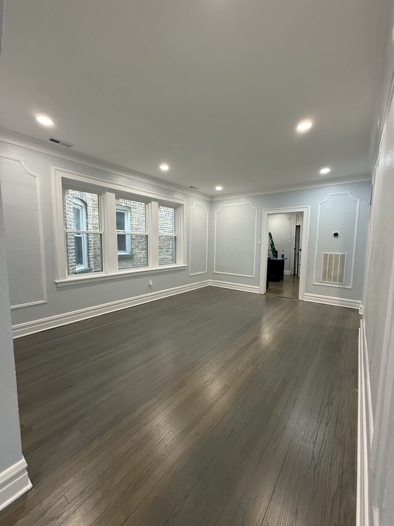 2827 W Lunt Avenue #1, Chicago, IL 60645
