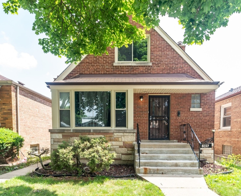 8237 S Talman Avenue, Chicago, IL 60652