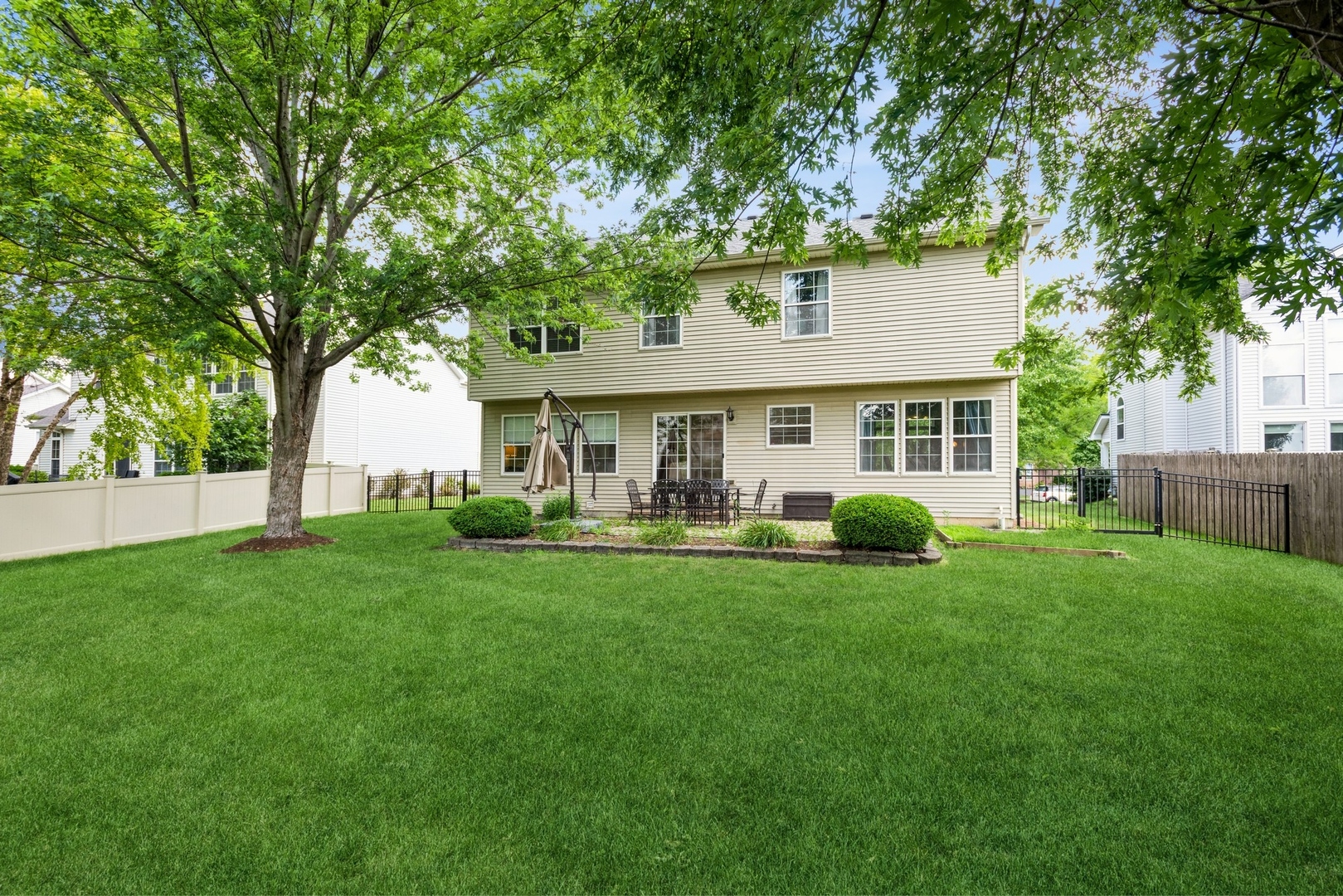 2111 Colonial Street, Aurora, IL 60503