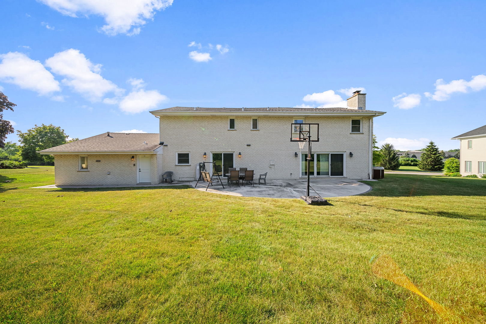 16 Kingston Drive, Oak Brook, IL 60523