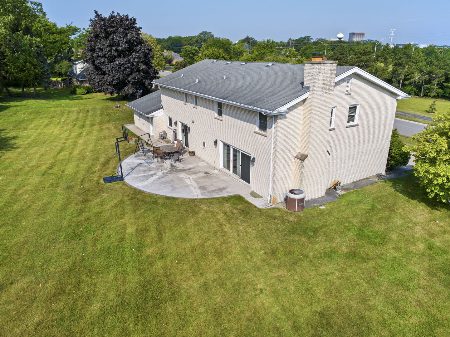 16 Kingston Drive, Oak Brook, IL 60523