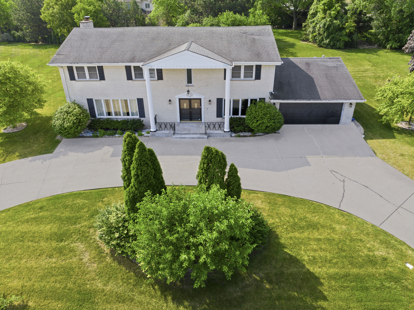 16 Kingston Drive, Oak Brook, IL 60523