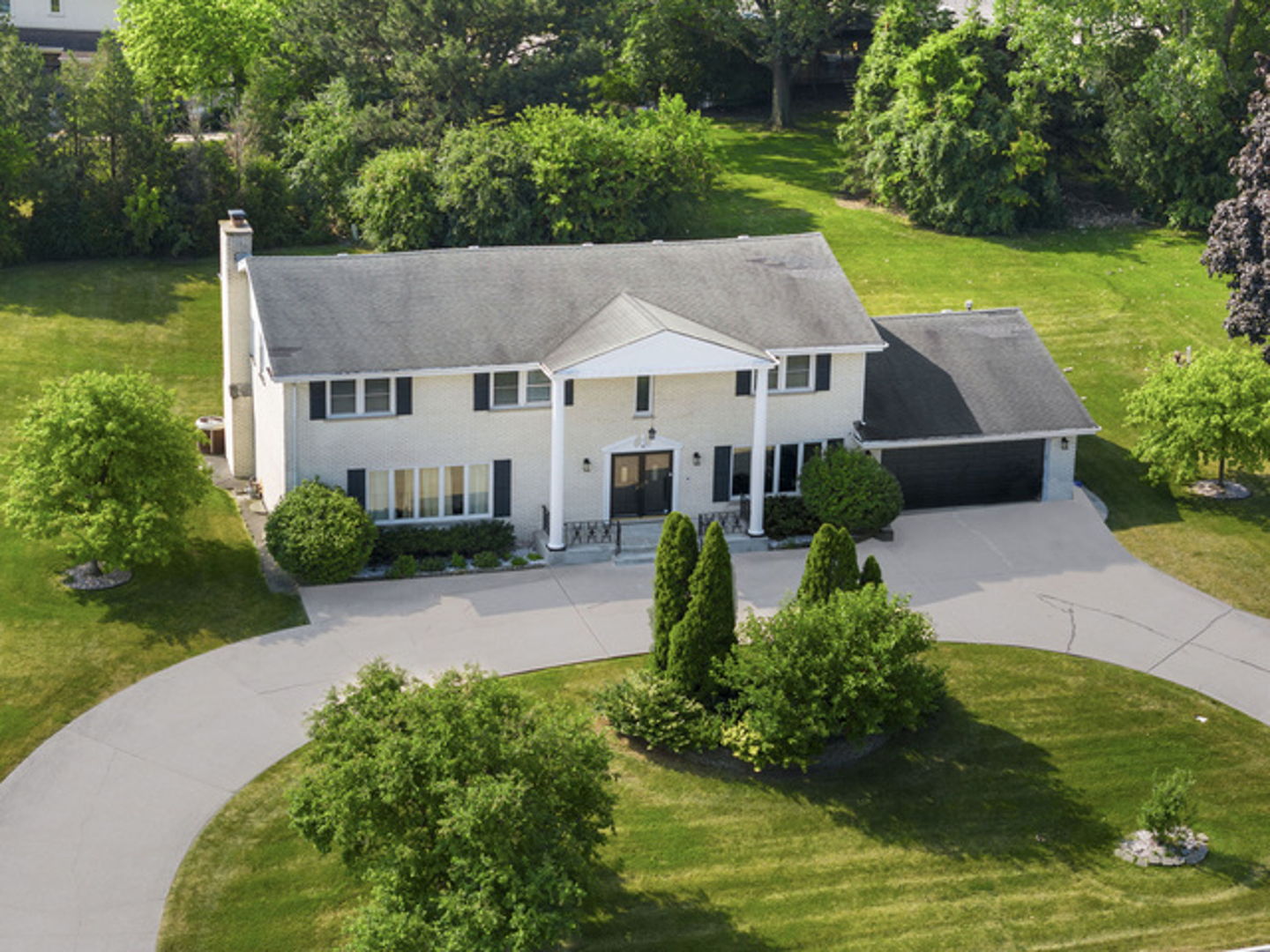16 Kingston Drive, Oak Brook, IL 60523