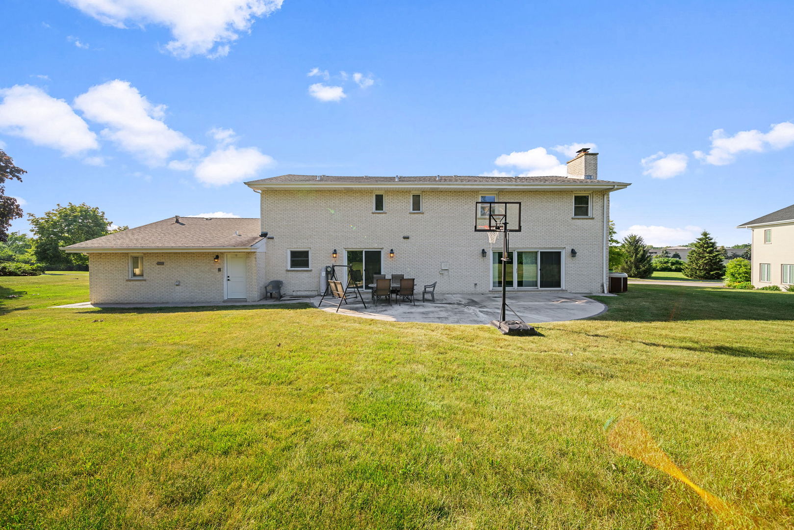 16 Kingston Drive, Oak Brook, IL 60523
