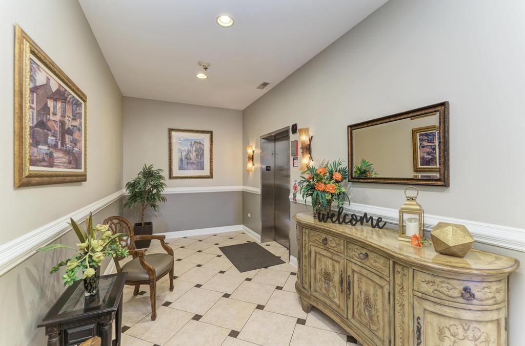 1210 N Foxdale Drive #105, Addison, IL 60101