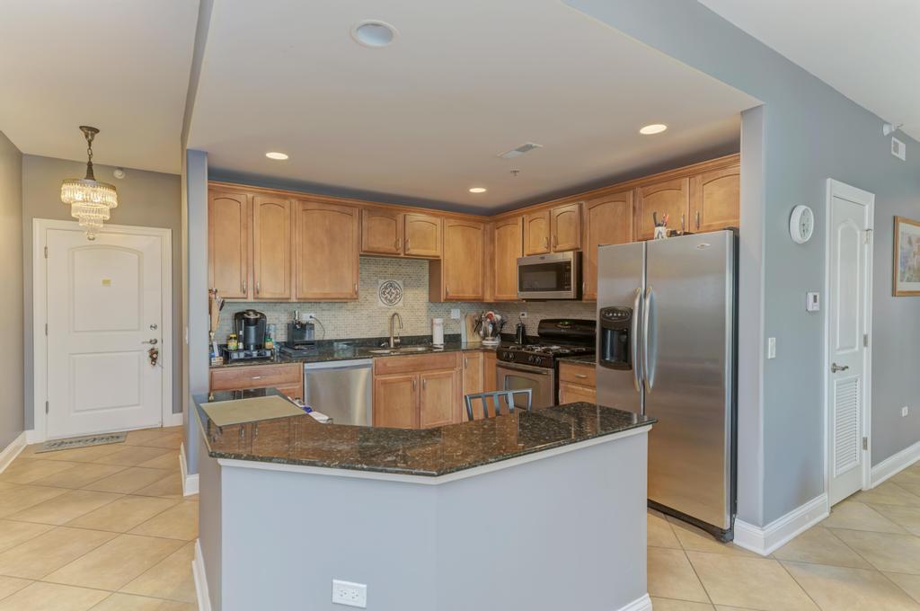 1210 N Foxdale Drive #105, Addison, IL 60101