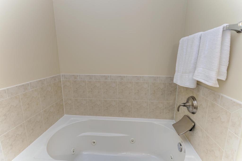 1210 N Foxdale Drive #105, Addison, IL 60101