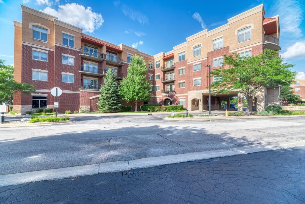 1210 N Foxdale Drive #105, Addison, IL 60101