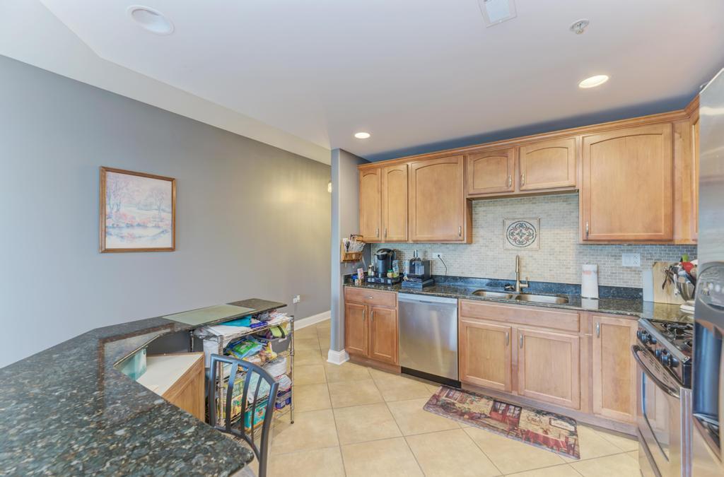 1210 N Foxdale Drive #105, Addison, IL 60101